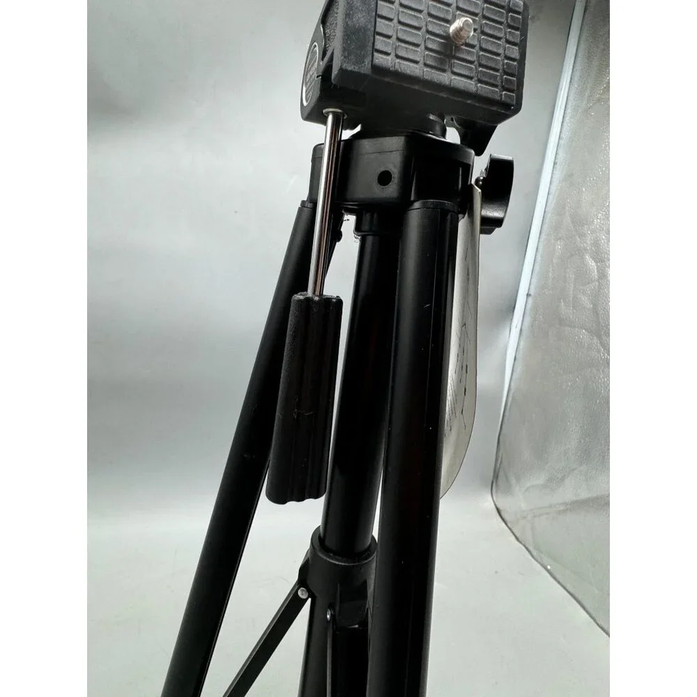 Vantage VT-205 Tripod With 3-Section Compact Column Elevating Pan/Tilt Head READ